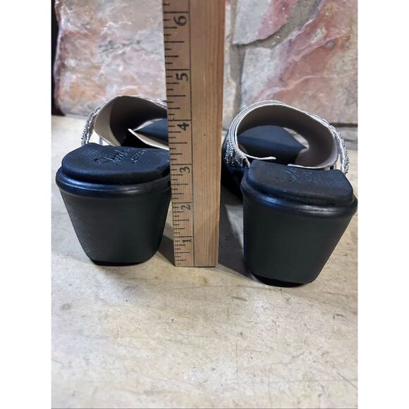 Skechers Luxe Foam Taupe & Silver Wedge Sandals Women’s Size 11 - Picture 5 of 9